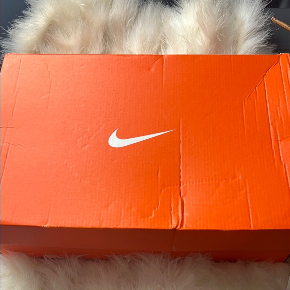 UNISEX Nike Air Monarch IV ( 4E ) WHITE / METALLIC SILVER With Shoe Box 9.5 - Picture 17 of 17